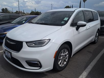 Used 2023 Chrysler Pacifica Touring-L