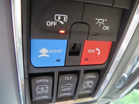 New 2025 Jeep Grand Cherokee Limited w/ Luxury Tech Group II image 15