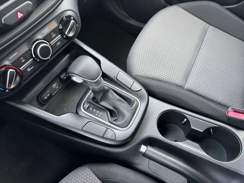 Used 2025 Kia Soul LX w/ LX Technology Package FWD image 39