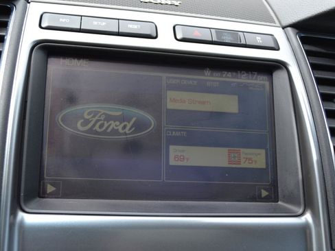 Used 2010 Ford Taurus Limited AWD/4WD image 19