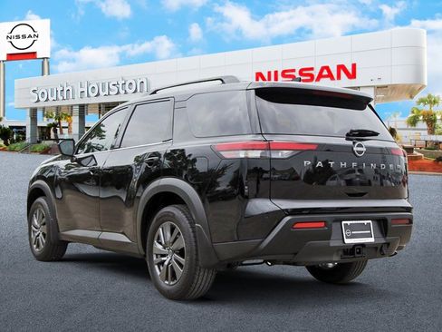 New 2026 Nissan Pathfinder SV w/ SV Premium Package FWD image 3
