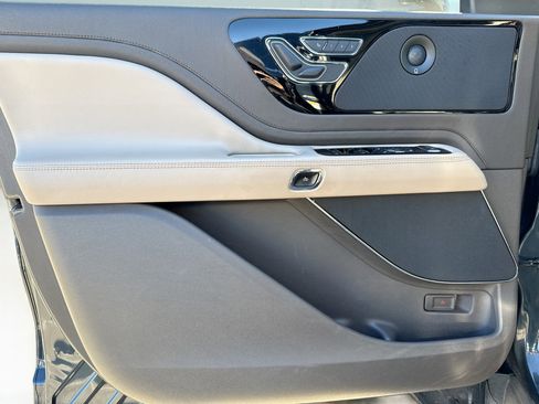 Used 2022 Lincoln Aviator Reserve w/ Elements Package Plus image 24