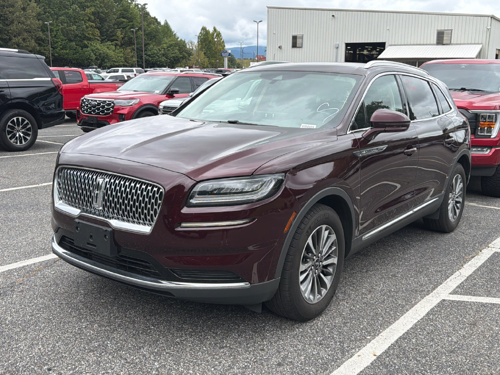 Used 2023 Lincoln Nautilus AWD w/ Premium Package image 3