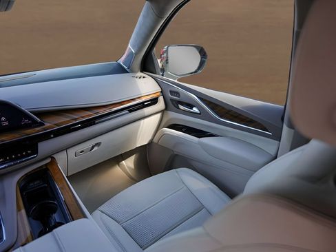Certified 2024 Cadillac Escalade Premium Luxury Platinum AWD/4WD image 30