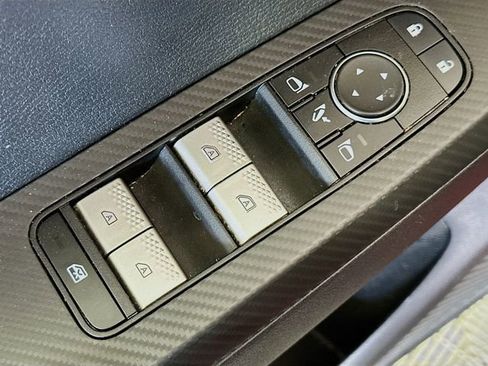 Used 2024 Mitsubishi Outlander SE image 20