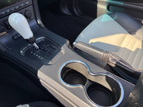 Used 2003 Ford Thunderbird image 26