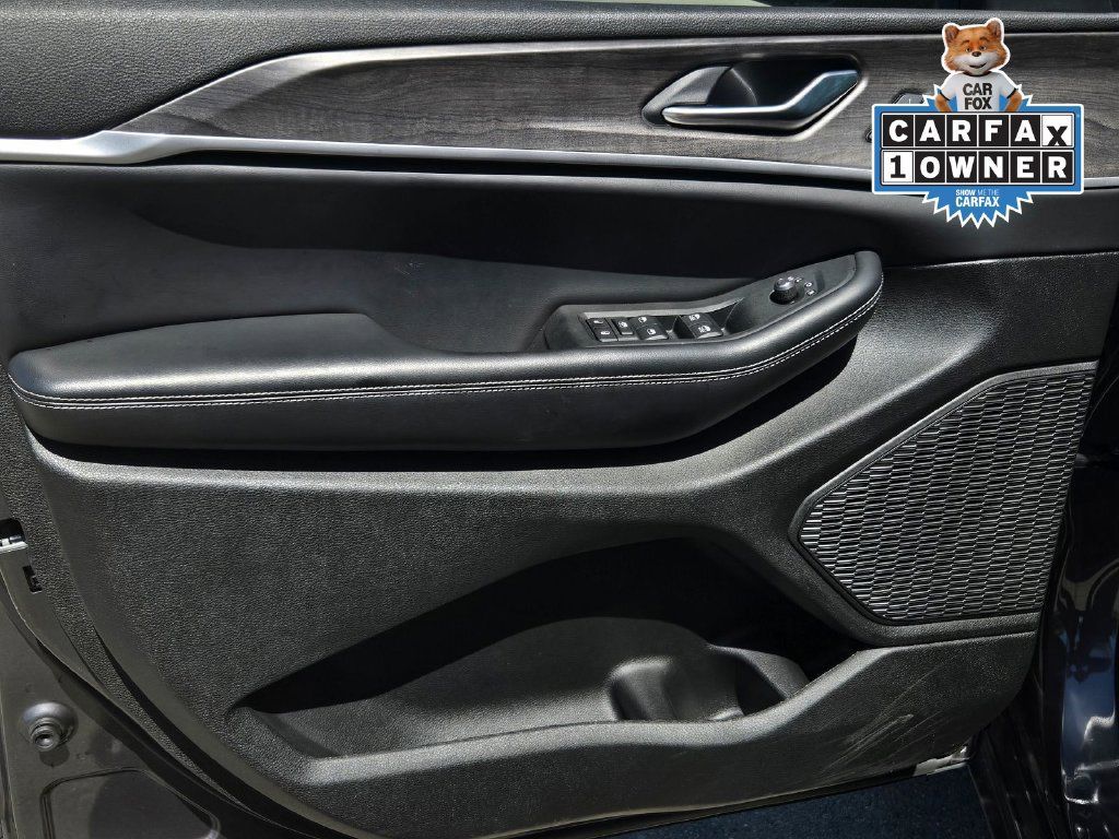 Used 2023 Jeep Grand Cherokee Limited w/ Luxury Tech Group II RWD image 6