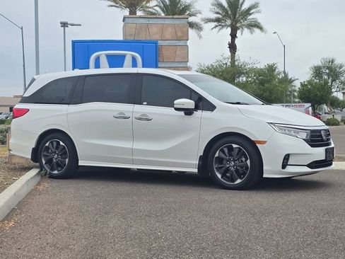 Certified 2023 Honda Odyssey Elite image 3