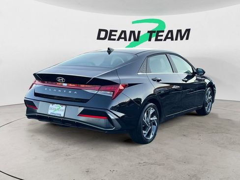 Used 2025 Hyundai Elantra SEL w/ Cargo Package FWD image 8