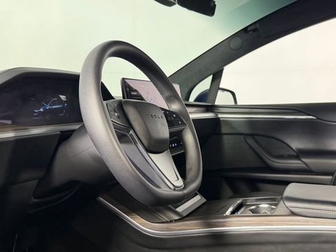 Used 2023 Tesla Model X Standard Range image 16