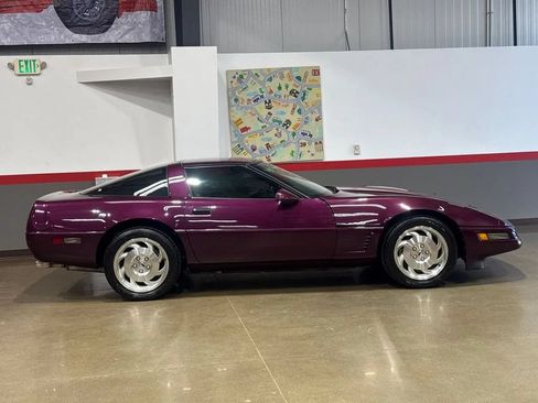 Used 1995 Chevrolet Corvette Coupe RWD image 3