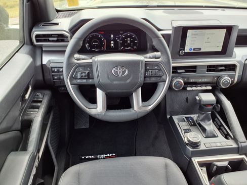 Used 2025 Toyota Tacoma TRD Off-Road image 8