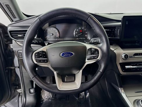 Used 2022 Ford Explorer XLT w/ Equipment Group 202A RWD image 12