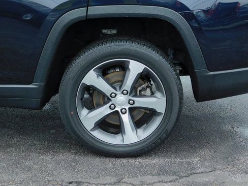 Used 2024 Jeep Grand Cherokee L Limited w/ Luxury Tech Group II image 11