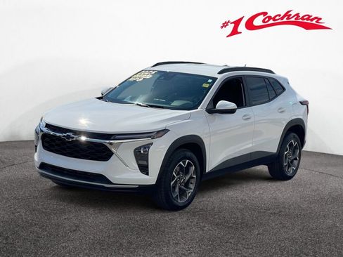 Used 2025 Chevrolet Trax LT w/ Driver Confidence Package FWD image 29