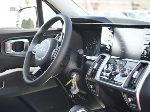 Used 2022 Kia Sorento LX image 13