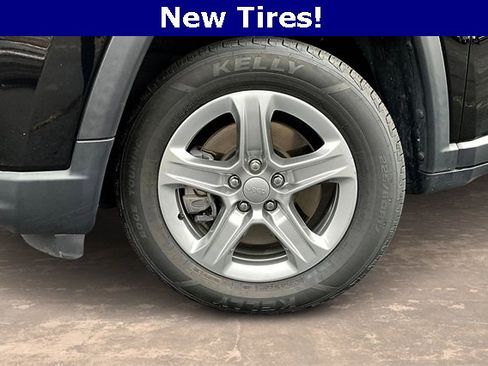 Used 2024 Jeep Compass Latitude image 35