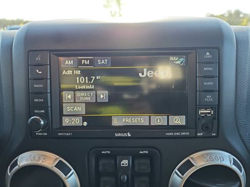 Used 2017 Jeep Wrangler Unlimited Sahara w/ Connectivity Group AWD/4WD image 22