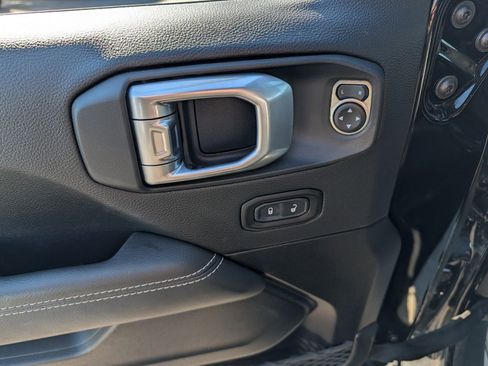 Used 2022 Jeep Wrangler Unlimited Sahara w/ LED Lighting Group AWD/4WD image 31