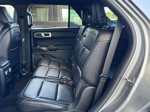 Used 2020 Ford Explorer XLT w/ Equipment Group 202A AWD/4WD image 25