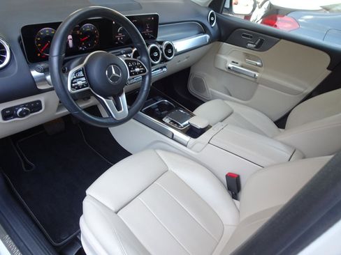 Used 2020 Mercedes-Benz GLB 250 4MATIC w/ Premium Package image 20