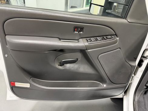 Used 2007 GMC Sierra 2500 SLE w/ Heavy-Duty Power Package image 10