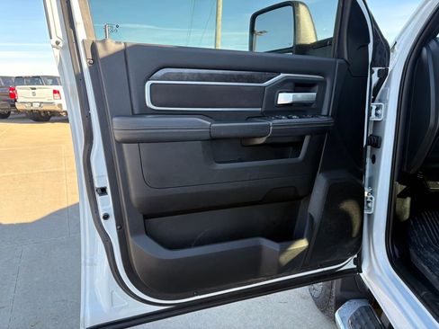 Used 2024 RAM 2500 Big Horn w/ Sport Appearance Package image 18