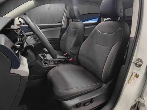 Certified 2024 Volkswagen Taos SE w/ Panoramic Sunroof Package AWD/4WD image 14