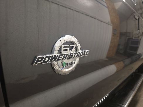 Used 2015 Ford F350 XLT w/ XLT Premium Package AWD/4WD image 13