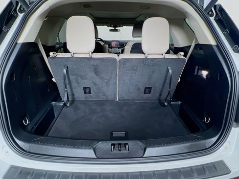 Certified 2023 Ford Explorer XLT w/ Equipment Group 202A AWD/4WD image 31