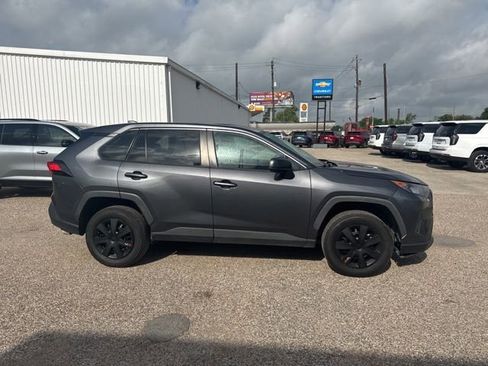 Used 2022 Toyota RAV4 LE image 5