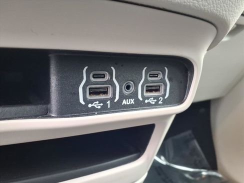 Used 2024 Chrysler Voyager LX image 18