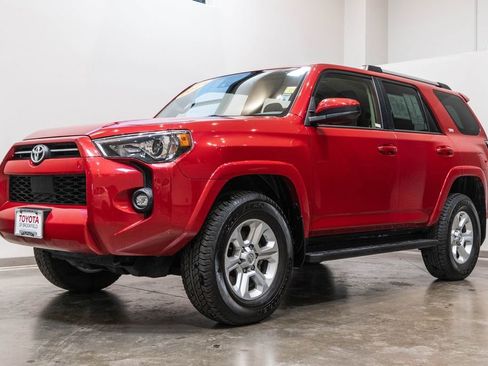 Used 2024 Toyota 4Runner SR5 AWD/4WD image 3