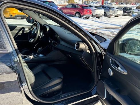 Used 2022 Alfa Romeo Giulia Veloce image 36