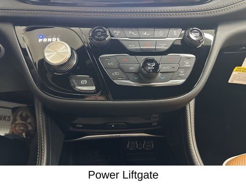 Used 2023 Chrysler Pacifica Pinnacle w/ Trailer Tow Group image 42