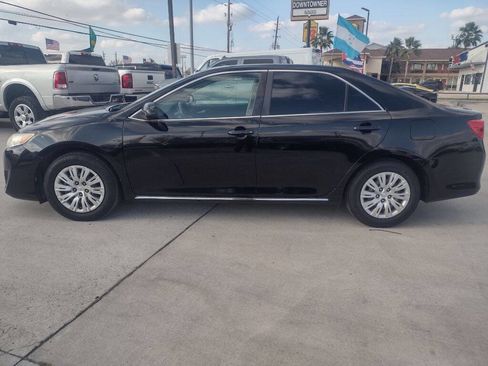 Used 2014 Toyota Camry L image 4