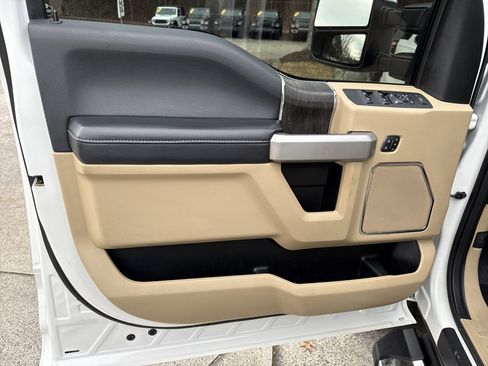 Used 2021 Ford F250 Lariat w/ Chrome Package image 10