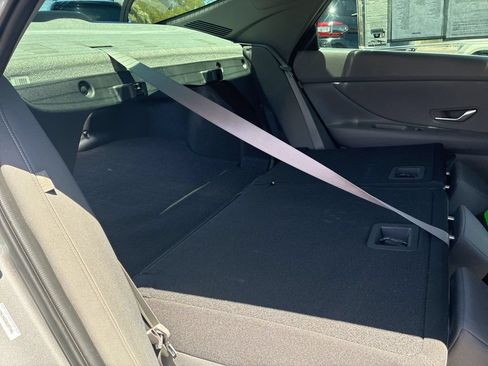 Used 2025 Hyundai Elantra SEL FWD image 23