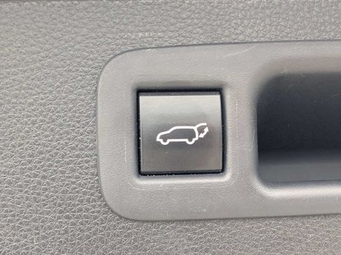 Used 2021 Toyota Highlander XLE FWD image 13