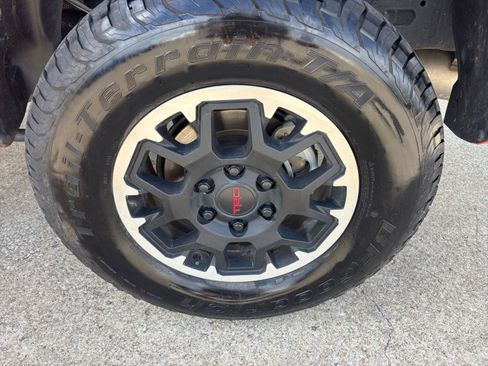 Used 2024 Toyota Tacoma TRD Off-Road image 28