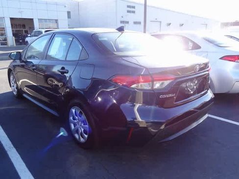 Used 2021 Toyota Corolla LE image 4