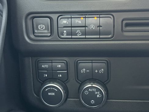 Used 2023 Chevrolet Tahoe Premier image 35