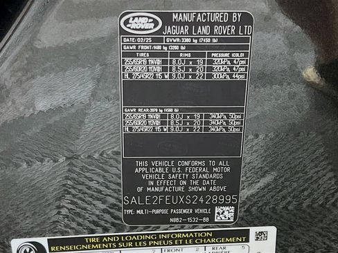 Certified 2025 Land Rover Defender 130 X-Dynamic SE AWD/4WD image 35