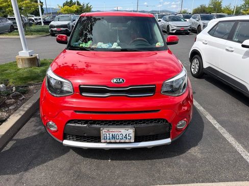 Used 2018 Kia Soul + FWD image 2