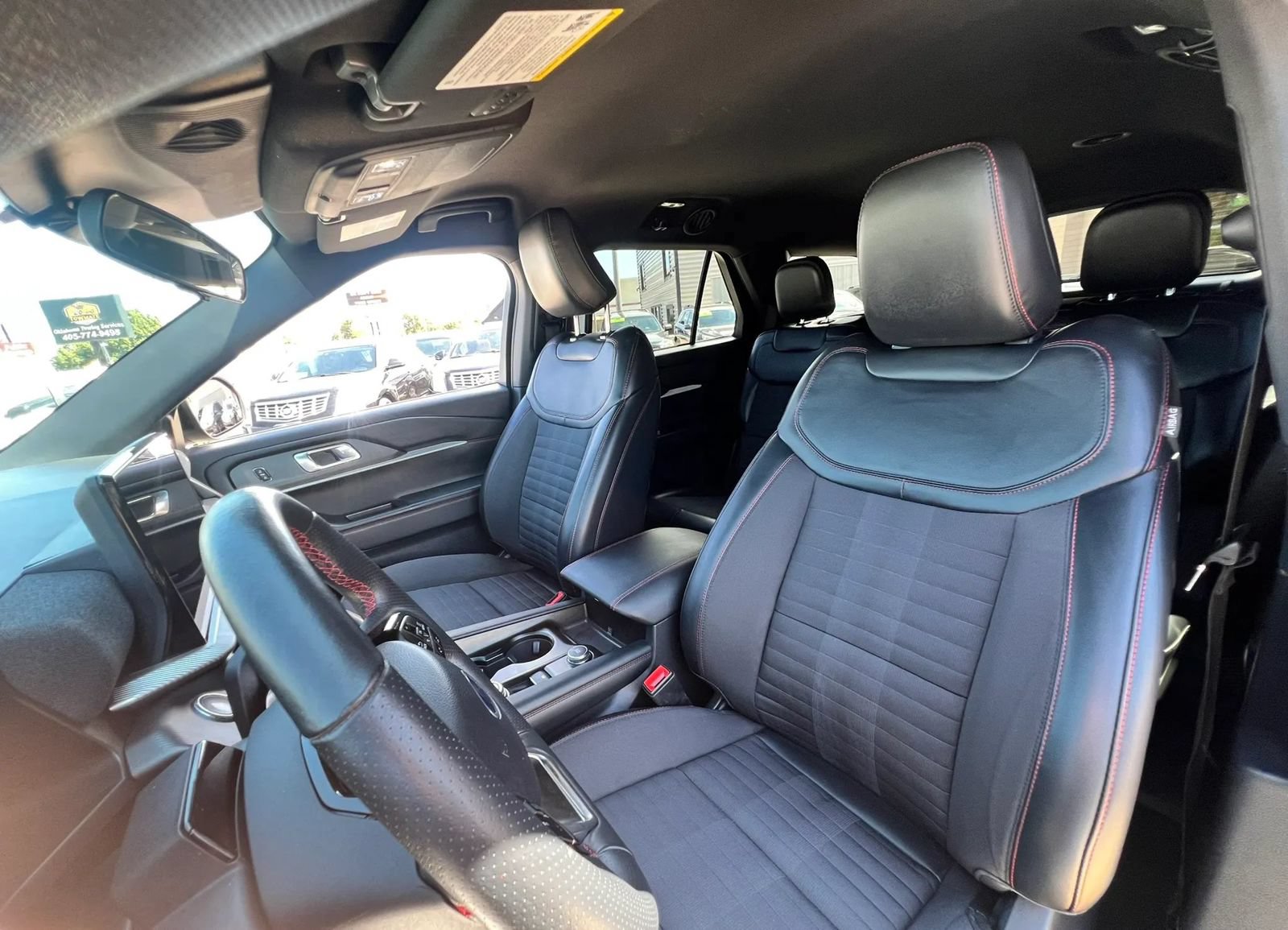 Used 2025 Ford Explorer ST-Line w/ ST-Line Street Pack AWD/4WD image 18