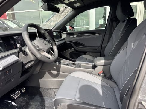 New 2026 Volkswagen Tiguan SE R-Line FWD image 10