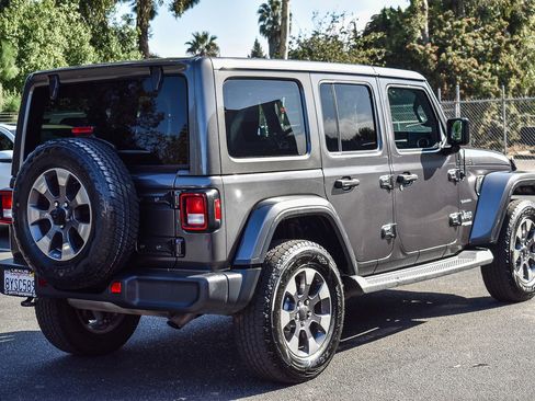Used 2018 Jeep Wrangler Unlimited Sahara image 6