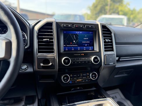 Used 2021 Ford Expedition XLT AWD/4WD image 18