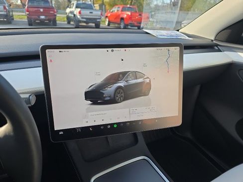 Used 2024 Tesla Model Y Long Range image 30