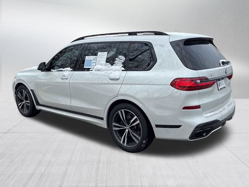 Used 2022 BMW X7 xDrive40i w/ M Sport Package image 3
